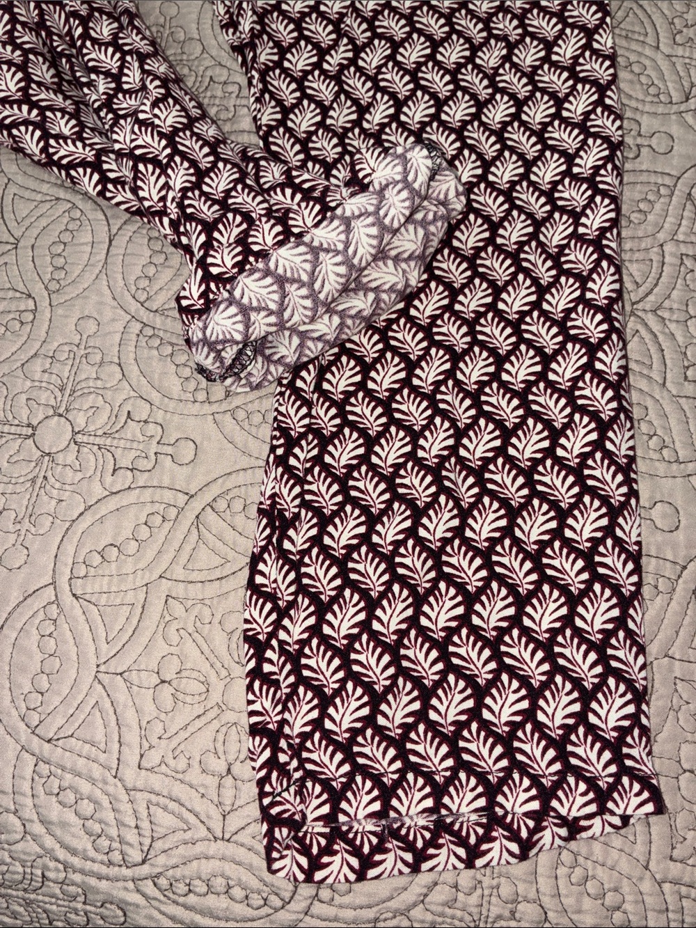 H&M NWOT Women’s Printed Maroon & White Pull-On Pants With 2 Side Pockets Size 8 - Picture 3 of 12